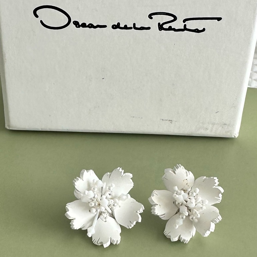 Oscar de la Renta Flower Earrings